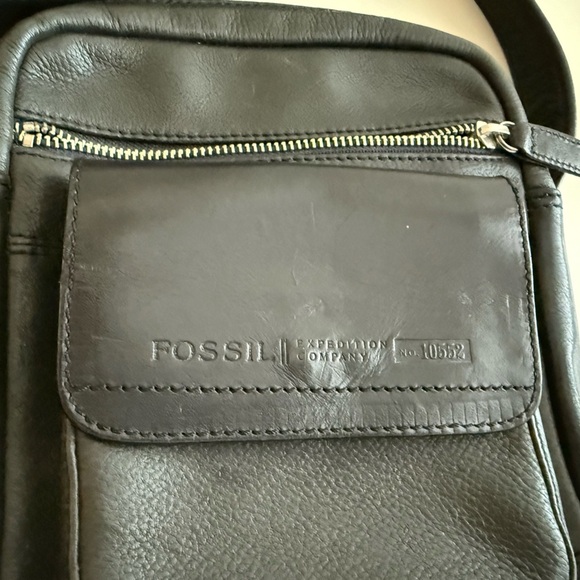 Fossil Vintage Black Leather Adjustable Crossbody - Picture 2 of 8